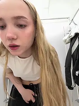 Snapshot of bambi_lu chatting on 15, 6, 2026 bambi lu online show from 15, 6, 2026