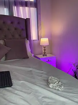 zaraquiinn online show from 9, 10, 2025