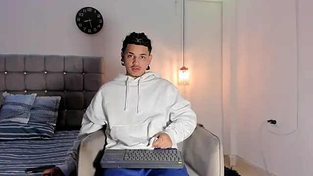 samxx muscle online show from 8, 1, 2026