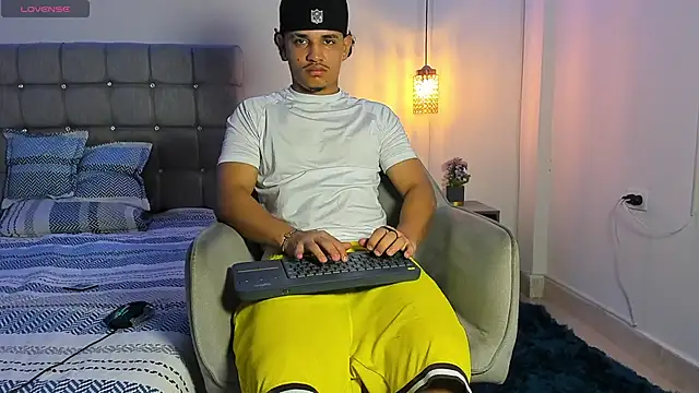 samxx muscle online show from 5, 10, 2025