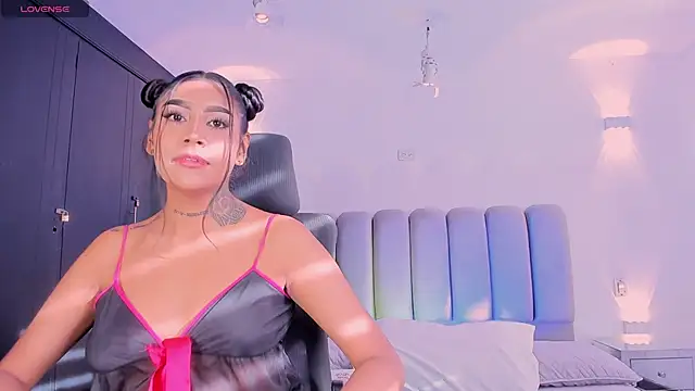 Snapshot of candyandmarilyn chatting on 27, 10, 2025 candyandmarilyn online show from 27, 10, 2025