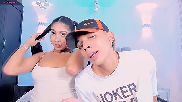 Snapshot of candyandmarilyn chatting on 13, 10, 2025 candyandmarilyn online show from 13, 10, 2025