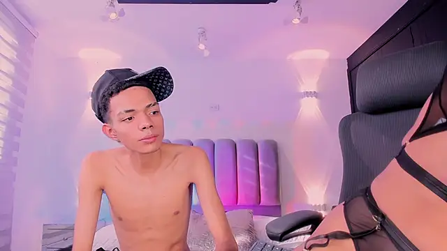 Snapshot of candyandmarilyn chatting on 22, 11, 2025 candyandmarilyn online show from 22, 11, 2025