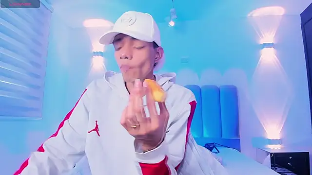 Snapshot of candyandmarilyn chatting on 24, 9, 2025 candyandmarilyn online show from 24, 9, 2025