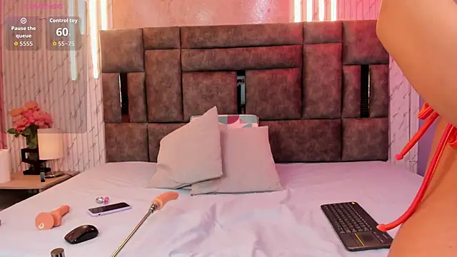 TianaFerrer online show from 29, 9, 2025