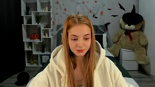 Snapshot of MelanieAlves chatting on 6, 11, 2025 MelanieAlves online show from 6, 11, 2025