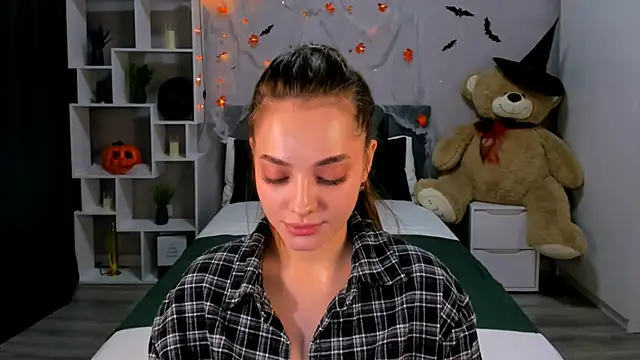 Snapshot of MelanieAlves chatting on 13, 10, 2025 MelanieAlves online show from 13, 10, 2025