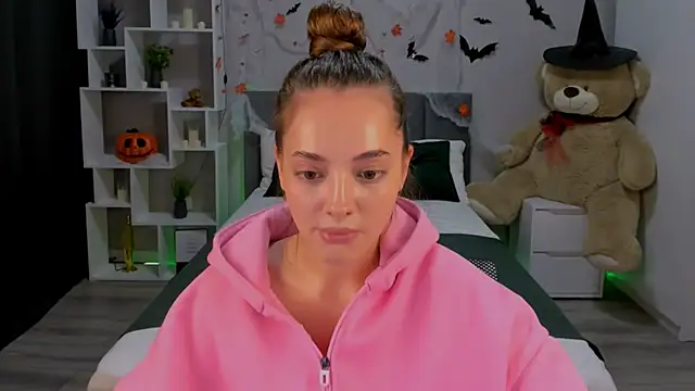 Snapshot of MelanieAlves chatting on 20, 10, 2025 MelanieAlves online show from 20, 10, 2025