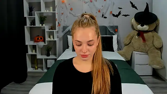 Snapshot of MelanieAlves chatting on 5, 11, 2025 MelanieAlves online show from 5, 11, 2025