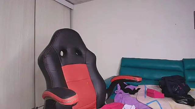 lovehotpink online show from 24, 11, 2025