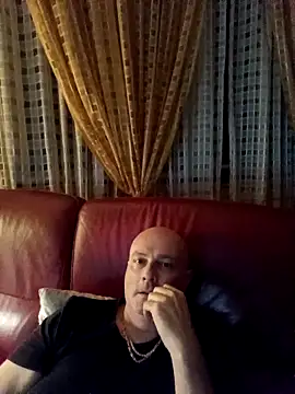 Alexis Bull online show from 26, 10, 2025