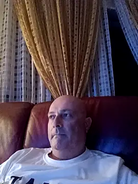 Alexis Bull online show from 28, 9, 2025