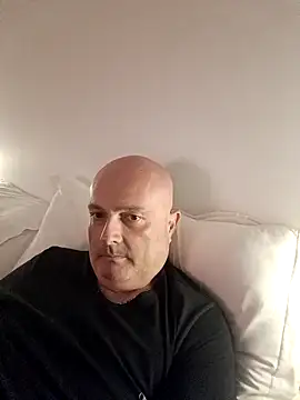 Alexis Bull online show from 13, 10, 2025