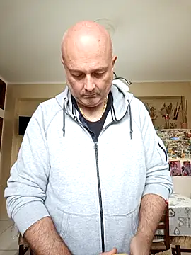 Alexis Bull online show from 15, 10, 2025