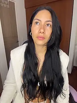 ArianaReynoldss online show from 6, 3, 2026