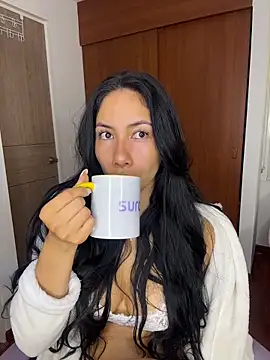 ArianaReynoldss online show from 3, 3, 2026