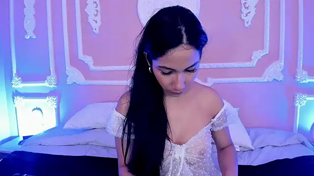 ArianaReynoldss online show from 8, 9, 2025