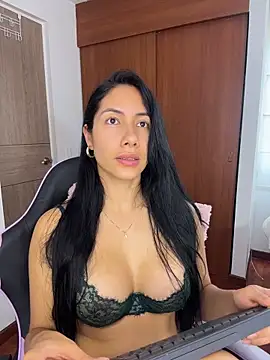 ArianaReynoldss online show from 21, 4, 2026