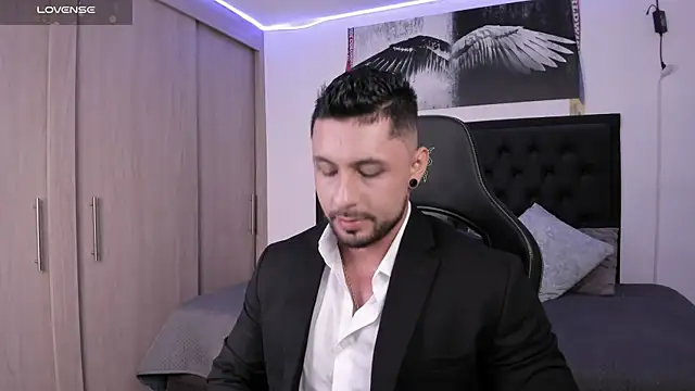 santi aesthetic online show from 8, 10, 2025