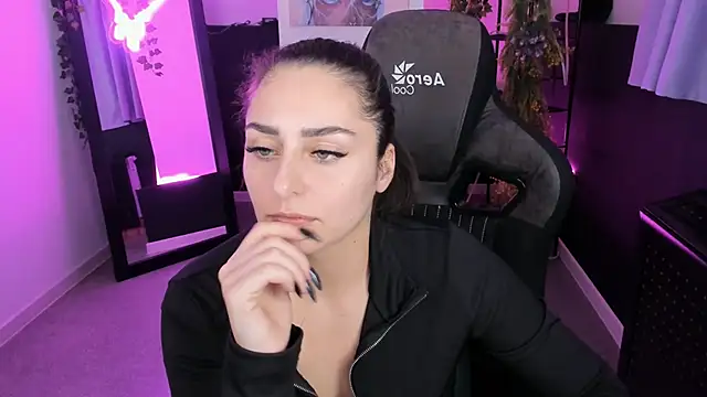 Snapshot of ValeriiMills chatting on 8, 11, 2025 ValeriiMills online show from 8, 11, 2025