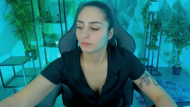 Snapshot of ValeriiMills chatting on 3, 11, 2025 ValeriiMills online show from 3, 11, 2025