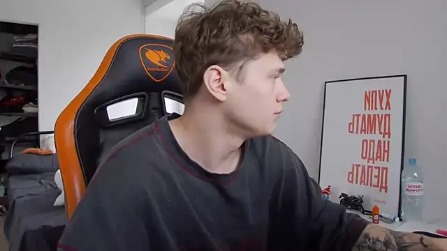 Snapshot of DanyDavis chatting on 15, 10, 2025 DanyDavis online show from 15, 10, 2025