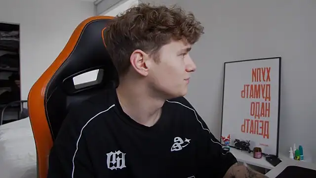 Snapshot of DanyDavis chatting on 19, 10, 2025 DanyDavis online show from 19, 10, 2025