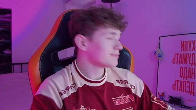 Snapshot of DanyDavis chatting on 13, 10, 2025 DanyDavis online show from 13, 10, 2025