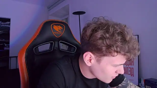 Snapshot of DanyDavis chatting on 10, 10, 2025 DanyDavis online show from 10, 10, 2025