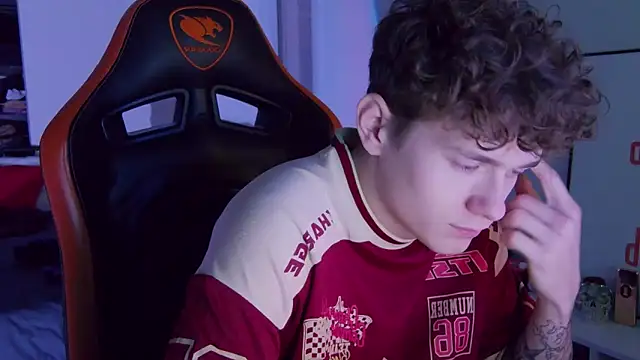 Snapshot of DanyDavis chatting on 7, 11, 2025 DanyDavis online show from 7, 11, 2025