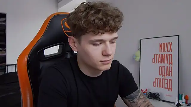 Snapshot of DanyDavis chatting on 11, 10, 2025 DanyDavis online show from 11, 10, 2025