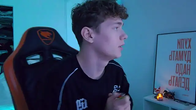 Snapshot of DanyDavis chatting on 17, 10, 2025 DanyDavis online show from 17, 10, 2025