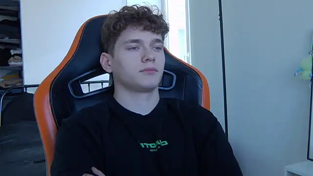 Snapshot of DanyDavis chatting on 9, 10, 2025 DanyDavis online show from 9, 10, 2025