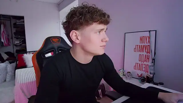 Snapshot of DanyDavis chatting on 15, 11, 2025 DanyDavis online show from 15, 11, 2025