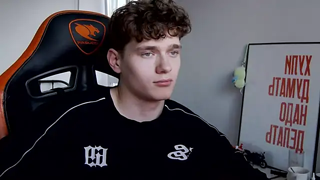 Snapshot of DanyDavis chatting on 6, 10, 2025 DanyDavis online show from 6, 10, 2025