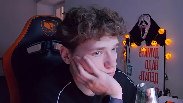 Snapshot of DanyDavis chatting on 31, 10, 2025 DanyDavis online show from 31, 10, 2025