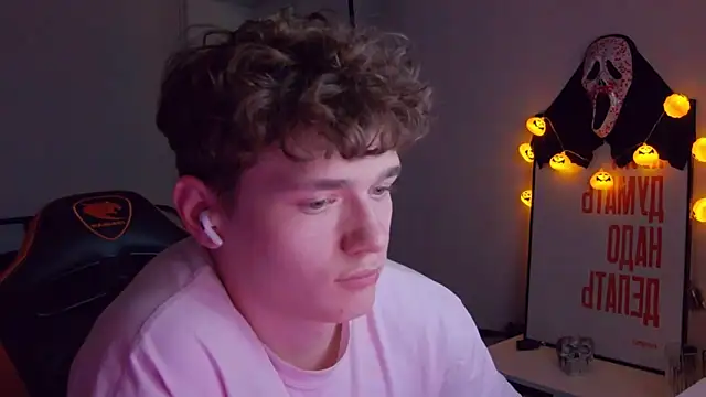 Snapshot of DanyDavis chatting on 28, 10, 2025 DanyDavis online show from 28, 10, 2025