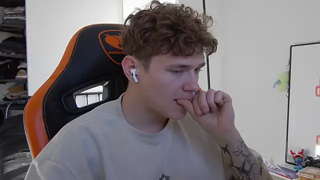 Snapshot of DanyDavis chatting on 8, 10, 2025 DanyDavis online show from 8, 10, 2025