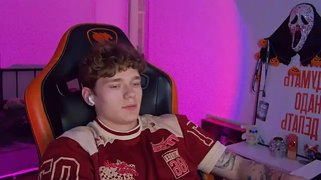 Snapshot of DanyDavis chatting on 4, 11, 2025 DanyDavis online show from 4, 11, 2025