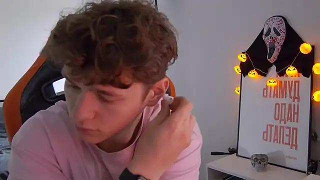 Snapshot of DanyDavis chatting on 27, 10, 2025 DanyDavis online show from 27, 10, 2025