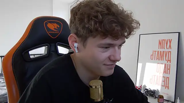 Snapshot of DanyDavis chatting on 23, 10, 2025 DanyDavis online show from 23, 10, 2025