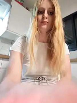 Snapshot of tuny_x chatting on 13, 4, 2026 tuny x online show from 13, 4, 2026