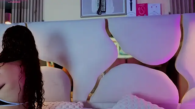 AmmberJones online show from 4, 12, 2025