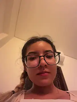 Snapshot of Pretty_roxxyy chatting on 24, 5, 2026 Pretty roxxyy online show from 24, 5, 2026