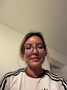 Pretty roxxyy online show from 8, 3, 2026