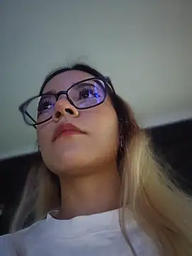 Pretty roxxyy online show from 12, 4, 2026