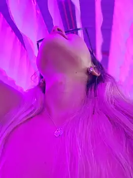 Pretty roxxyy online show from 7, 4, 2026