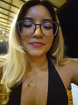 Snapshot of Pretty_roxxyy chatting on 25, 4, 2026 Pretty roxxyy online show from 25, 4, 2026