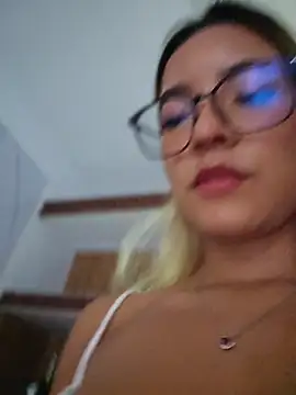 Pretty roxxyy online show from 17, 4, 2026