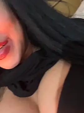 QueenLujaine online show from 12, 4, 2026